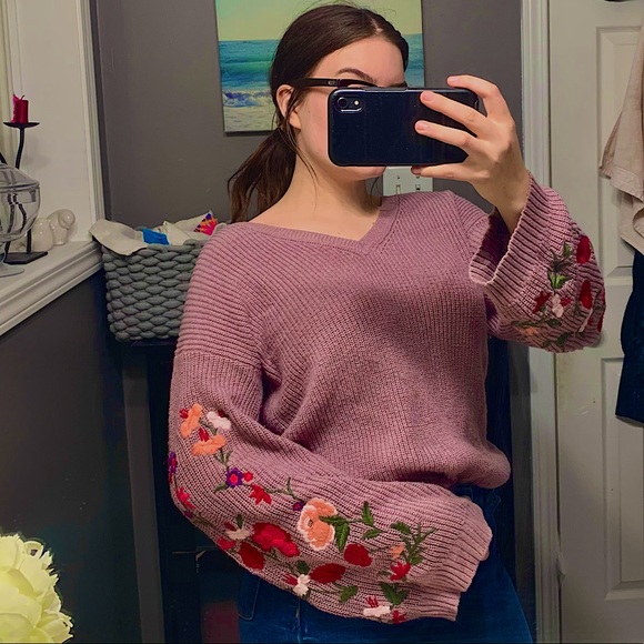 American Eagle Purple Sweater Embroidered Floral Ribbed V-neck M - Picture 1 of 7